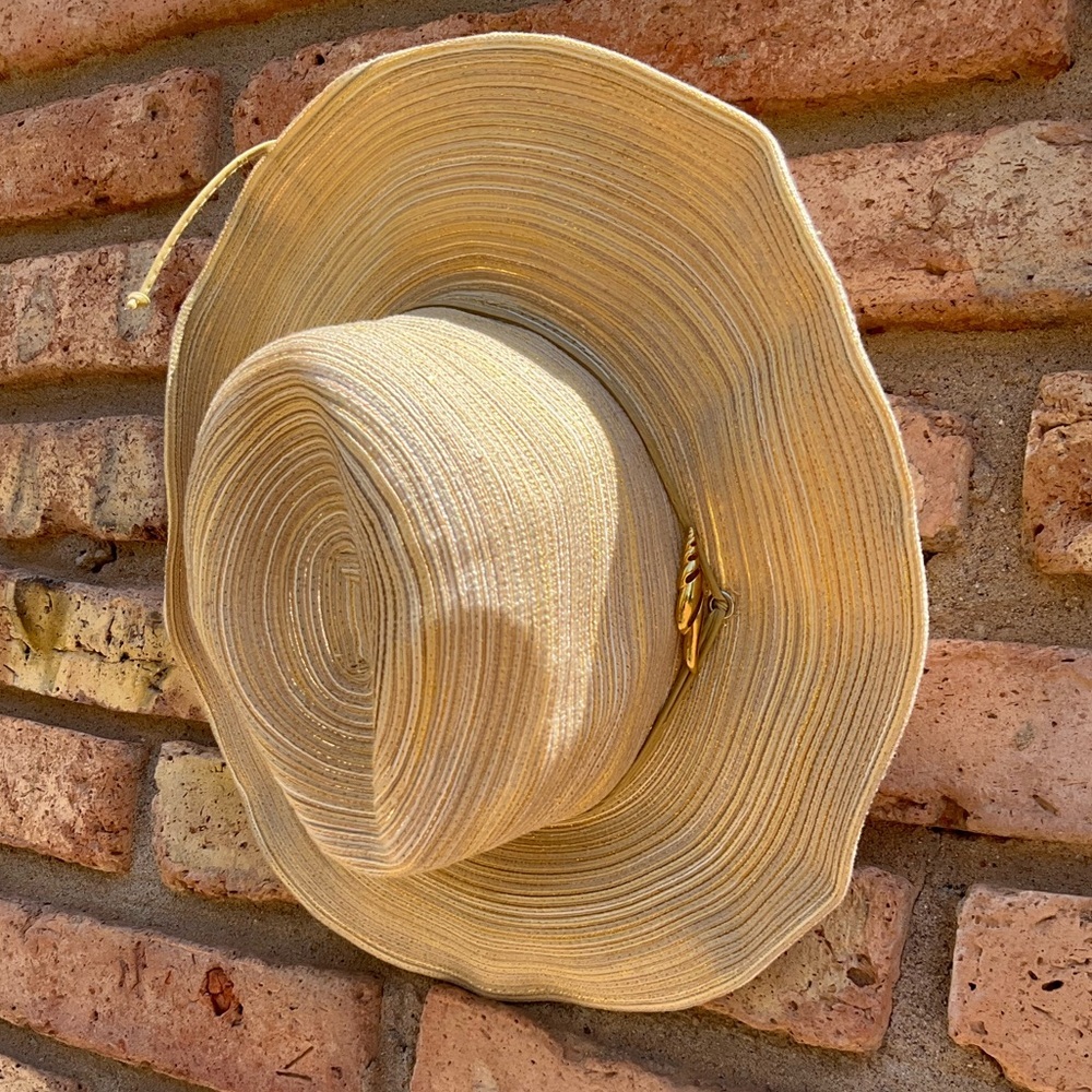 🐚 Scala Hat with FREE Shell Pin - Picture 2 of 12